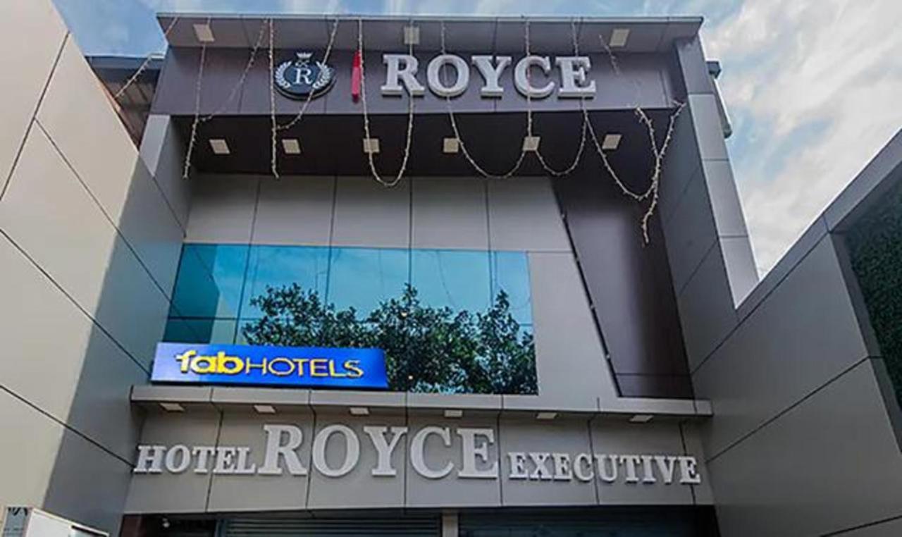 Hotel Vaccinated Staff - OYO 9327 Royce Executive Bombay Exterior foto